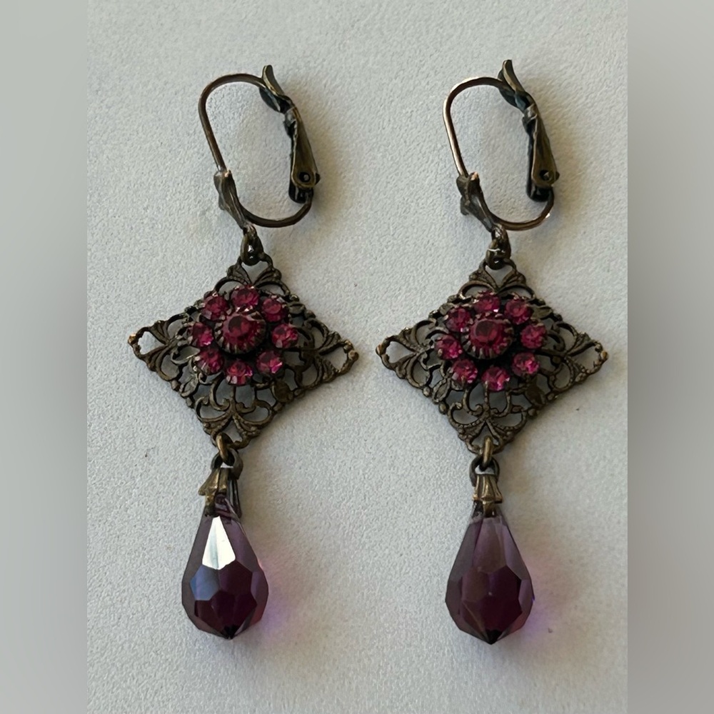 LIZ PAIOCIOS Dangling, Vintage, Purple Crystal Earrings